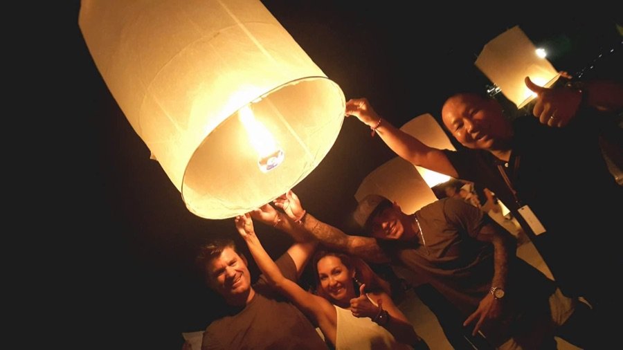 Happy guests with Chiang Mai private driver